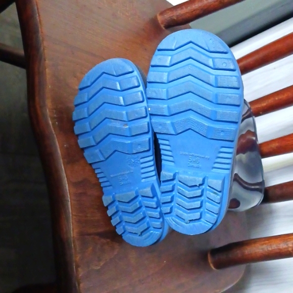 Kids Rain Boots Size 5-6 - Picture 5 of 5